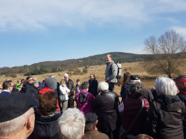 Stefan Karpf mit vielen Infos für die Mitwanderer