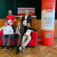 v. L.: Manuel Michniok (Vorsitzender SPD Aschaffenburg), Robert Pauly (SPD Schweinheim), Jürgen Herzing (Bürgermeister), Peter Stoll (Vorsitzender SPD Schweinheim), Eric Leiderer (stellv. Vorsitzender SPD Schweinheim)