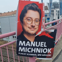 Zerstörtes Plakat